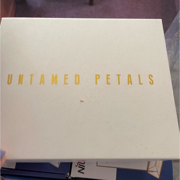 Untamed Petals Bridal Hairpiece - Picture 2 of 3